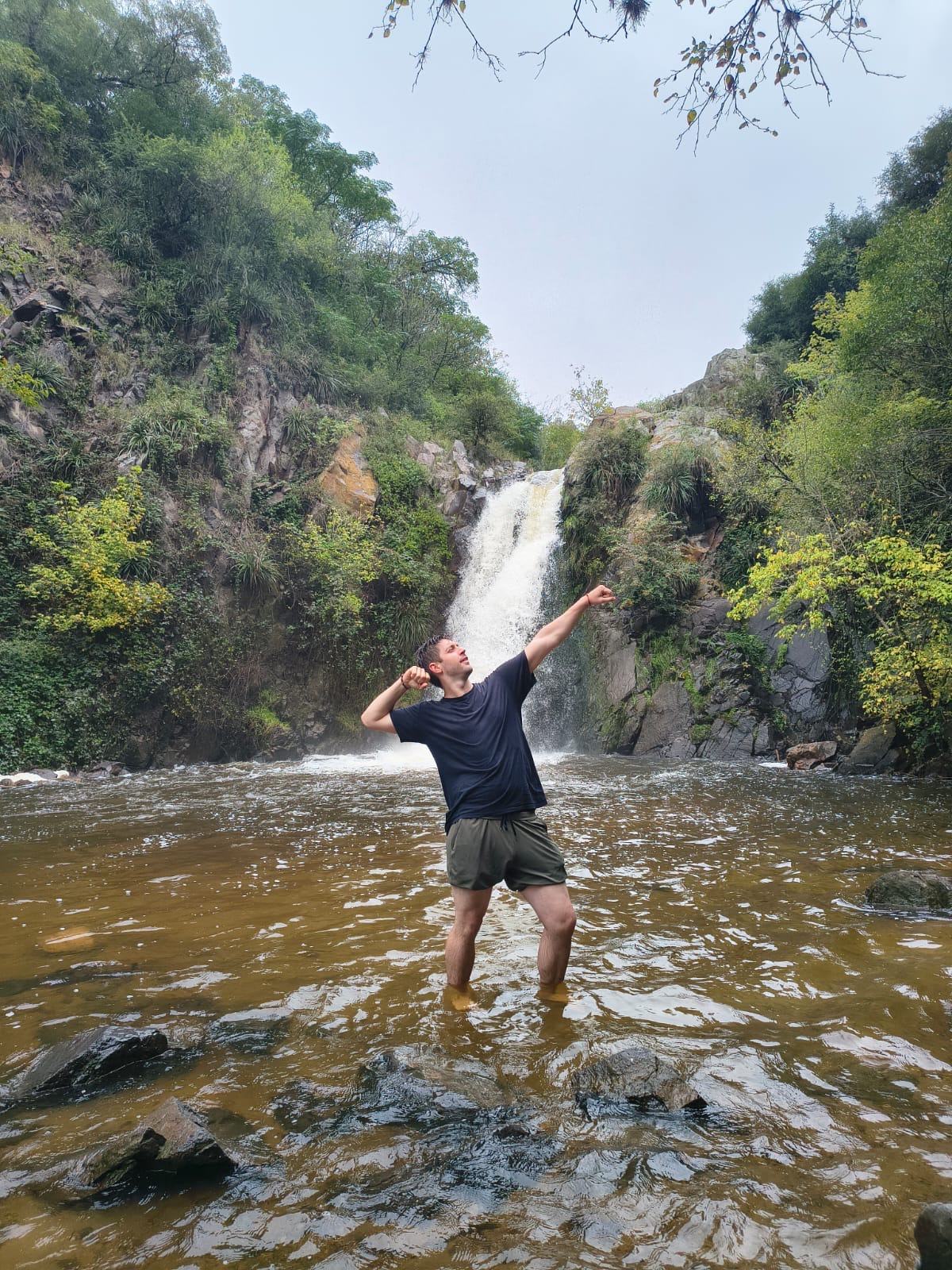 Guest swimming at a waterfall in the Sierras Chicas, Córdoba